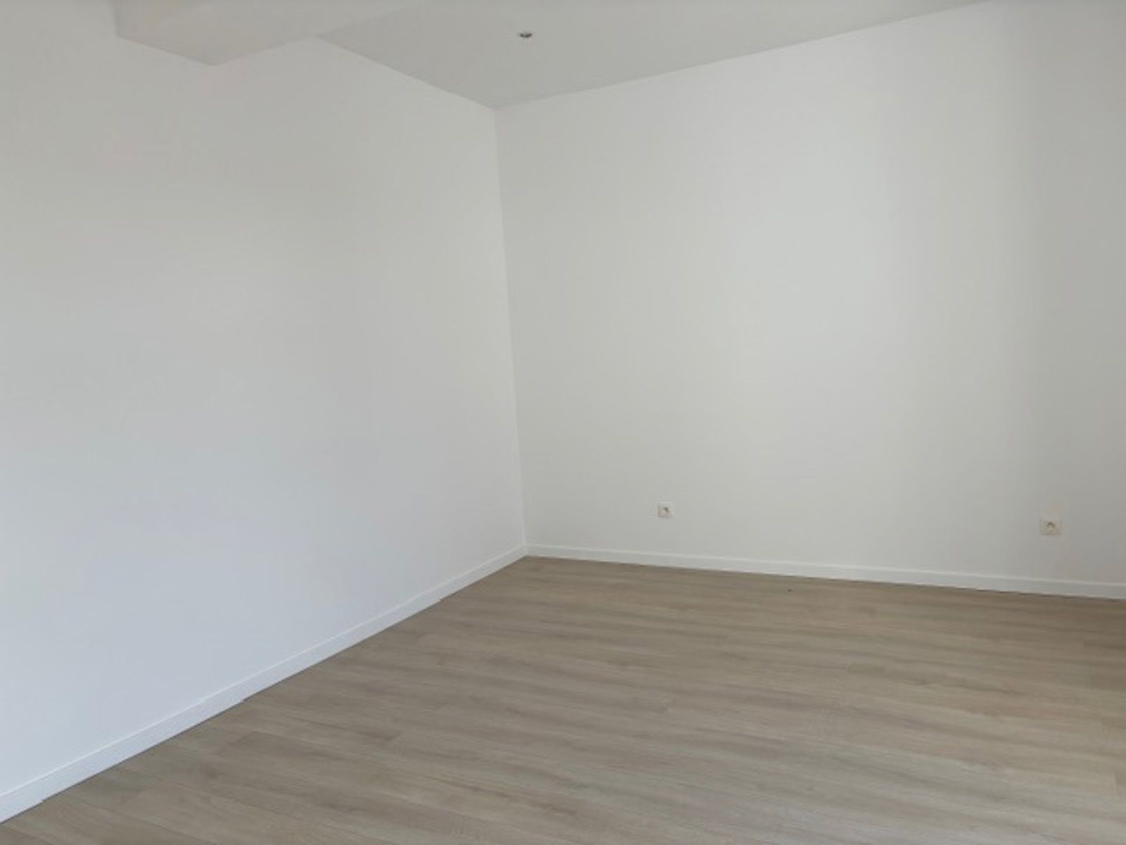 Volledig rerenoveerde woning 5 slpks 2 badks centrum Landen foto 15