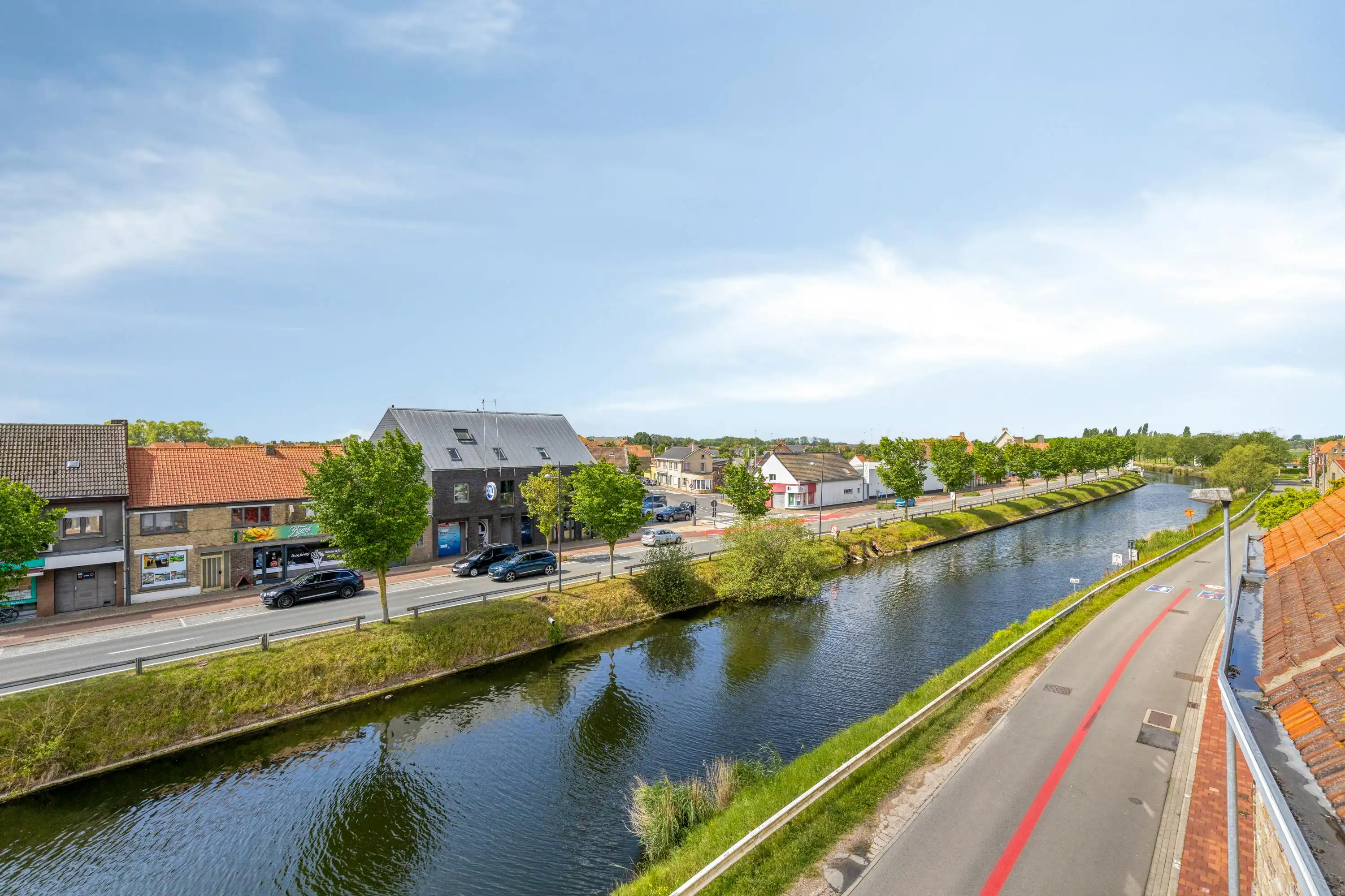 Appartement met één slaapkamer en ruim terras over het water foto 20