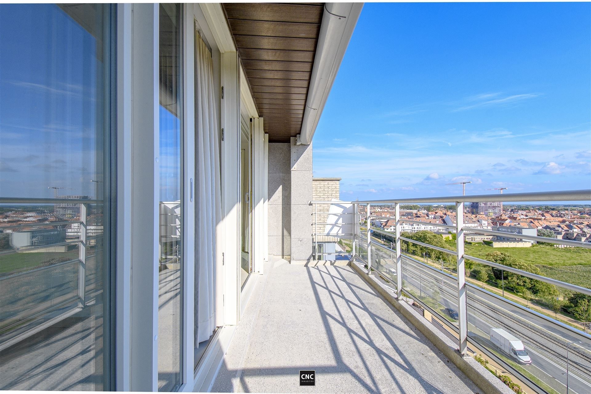 Prachtig appartement met zicht op zee, gelegen in het bruisende Heist-aan-Zee. Met een bewoonbare oppervlakte van 117m² biedt dit modern ingerichte appartement een perfecte combinatie van comfort en stijl. foto 19