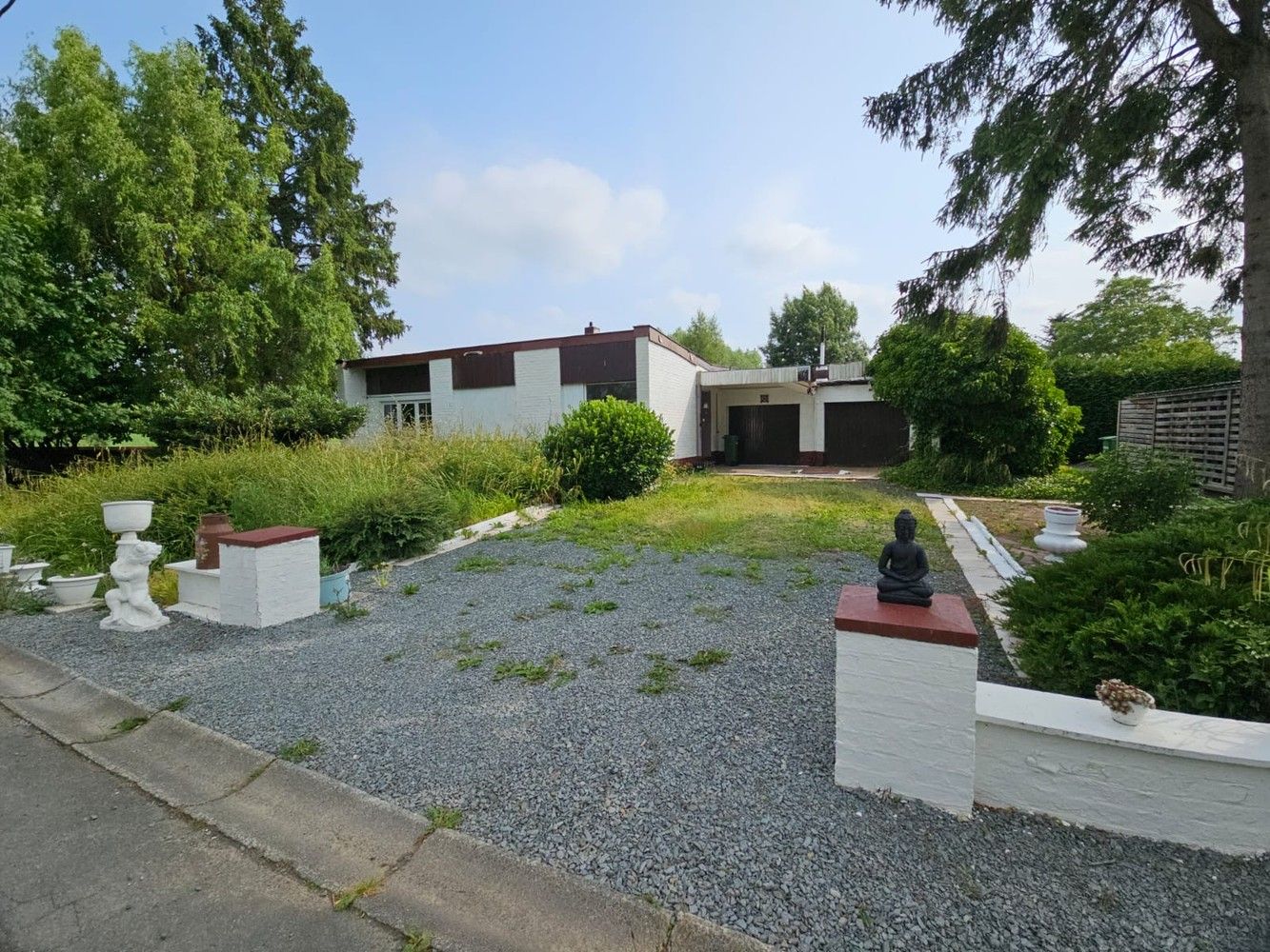 Landelijk gelegen woning (grondig te renoveren) foto {{pictureIndex}}