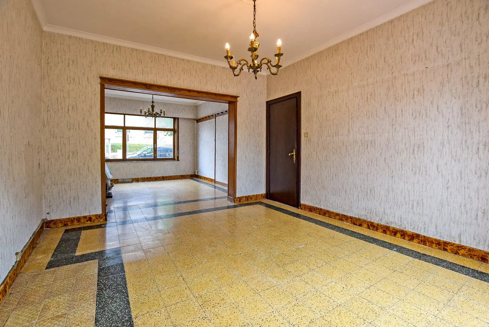Zeer ruime te renoveren woning met statige gevel op 445 m² met zuid-west georiënteerde tuin. foto 4