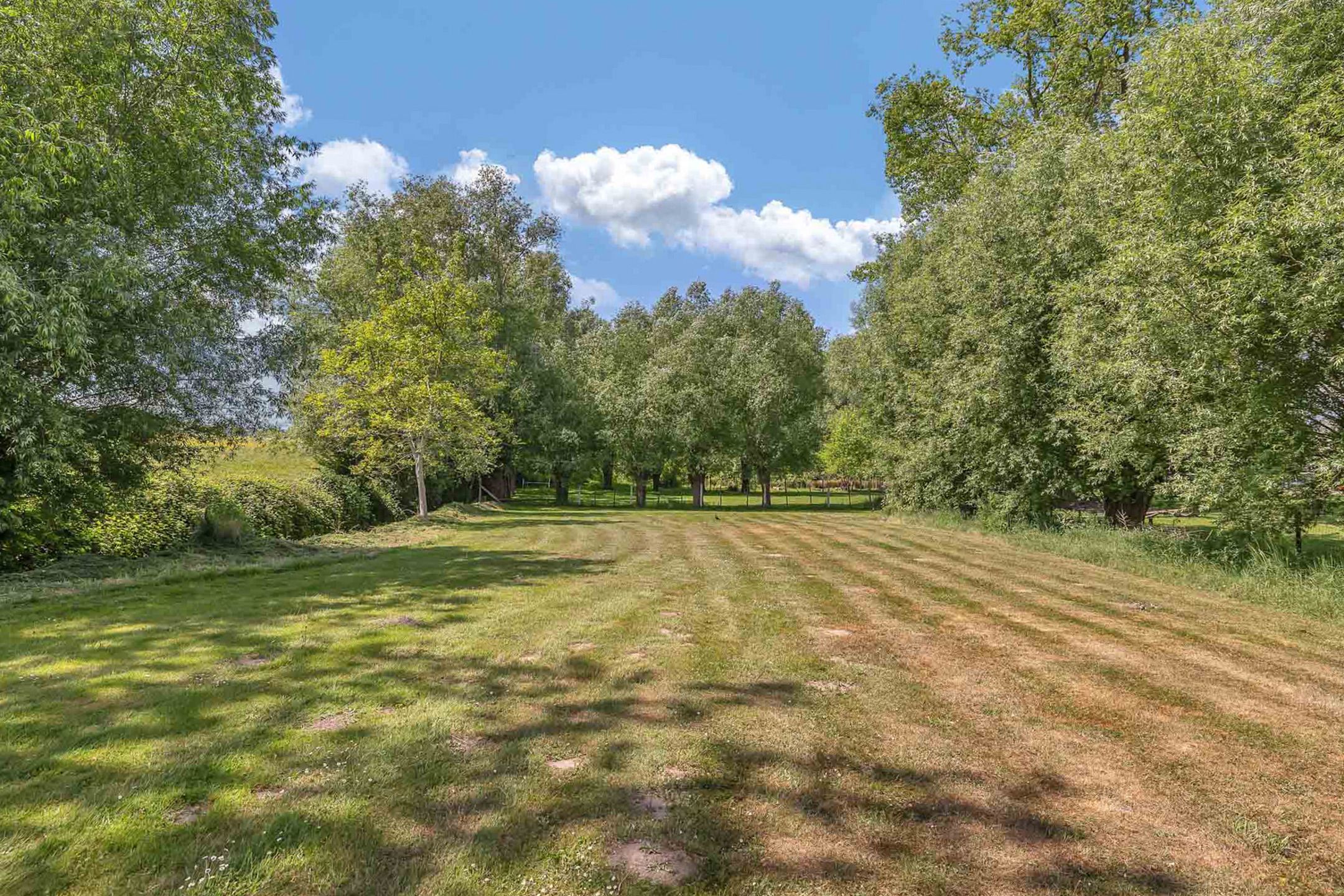 Ruime woning met prachtige tuin en diverse mogelijkheden foto 21