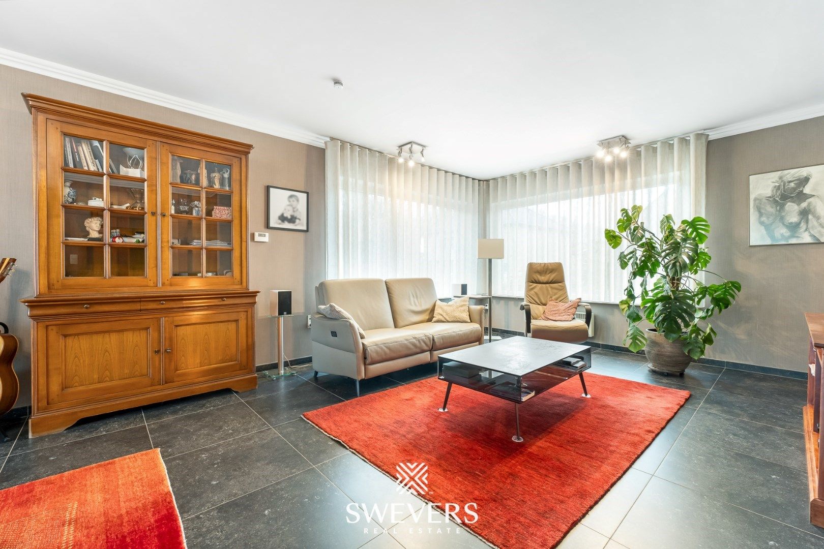 Instapklare, ruime en zeer verzorgde woning met 4 slaapkamers gelegen op een rustig perceel van 13a 66ca foto 4
