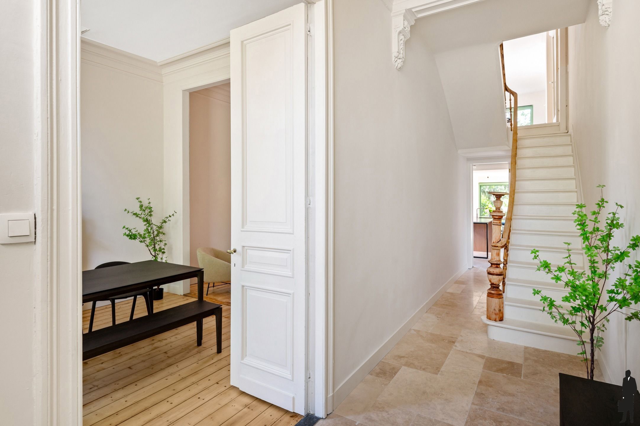 Volledig gerenoveerde herenwoning op een perceel van 770 m²  foto 3