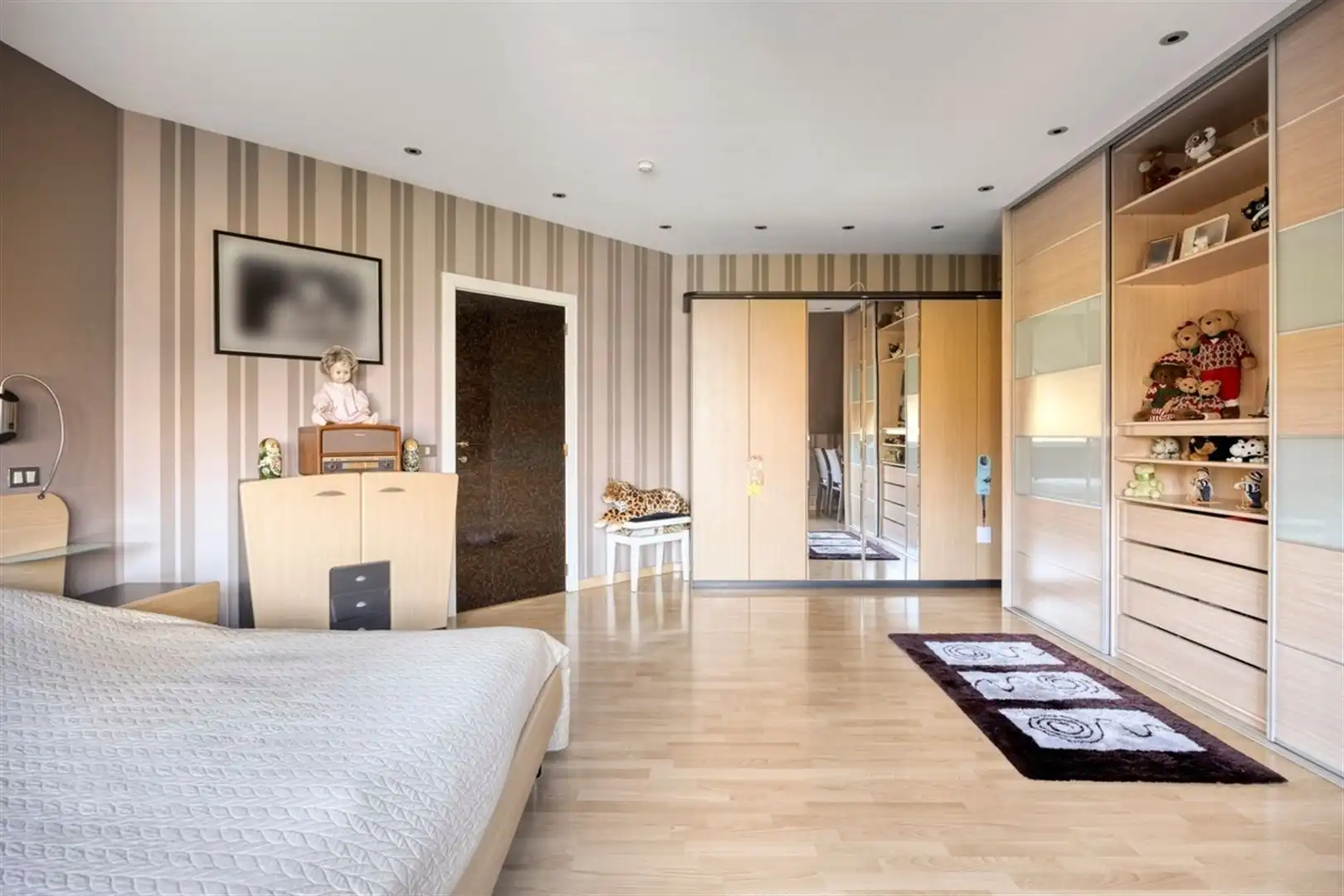 Riante villa voor vrij beroep of kantoor met woonst foto 35