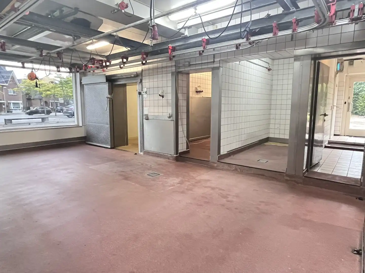 Gelijkvloerse koel- en handelsruimtes met laad- en loskade foto 15