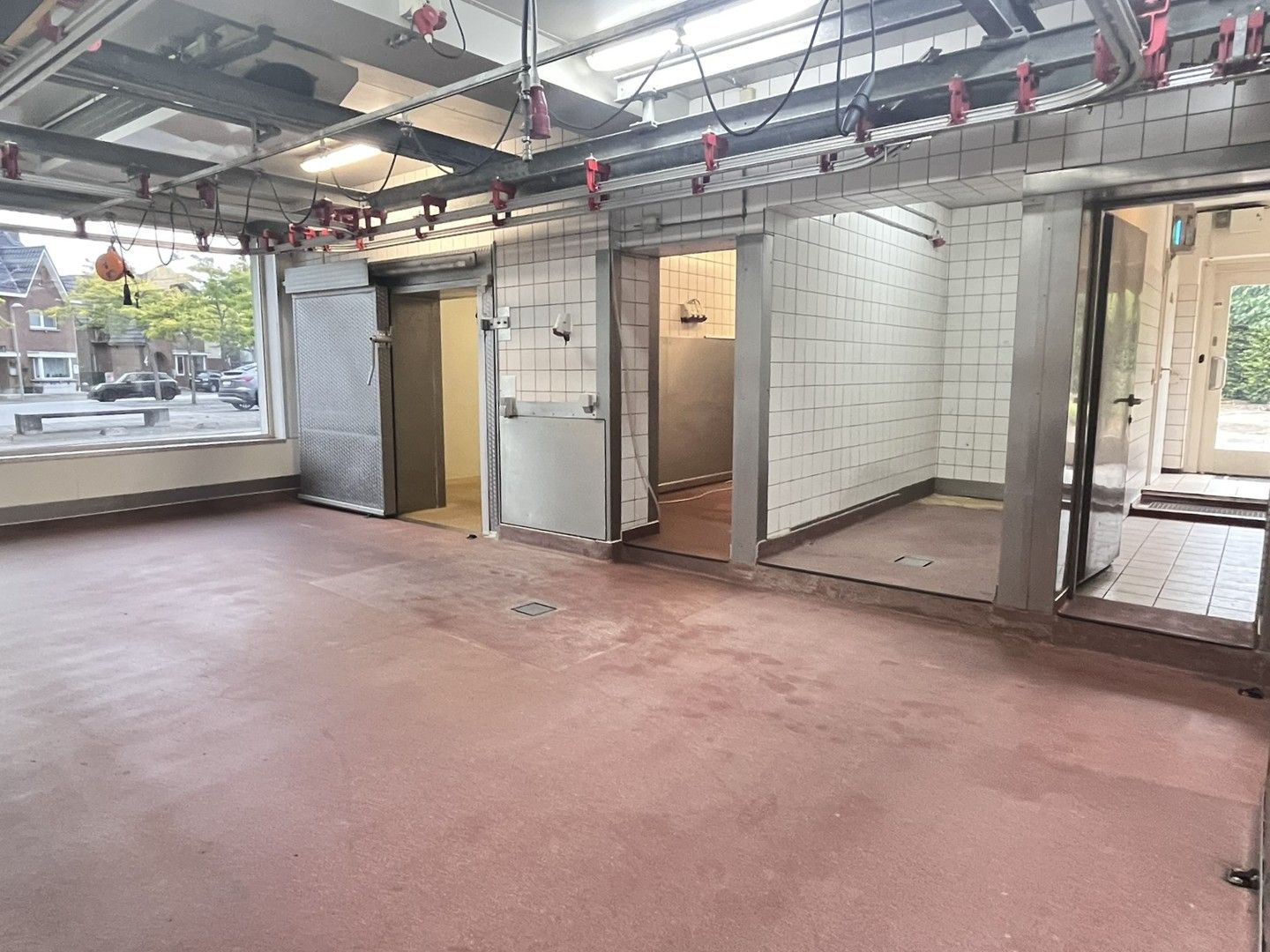 Gelijkvloerse koel- en handelsruimtes met laad- en loskade foto 15