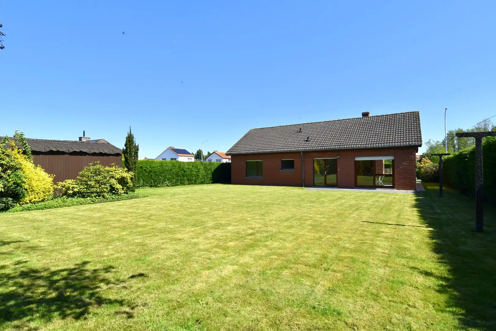 Ruime alleenstaande woning met 2 slaapkamers (mogelijkheid tot meer!), garage en zonnige tuin te koop in Gullegem foto 14