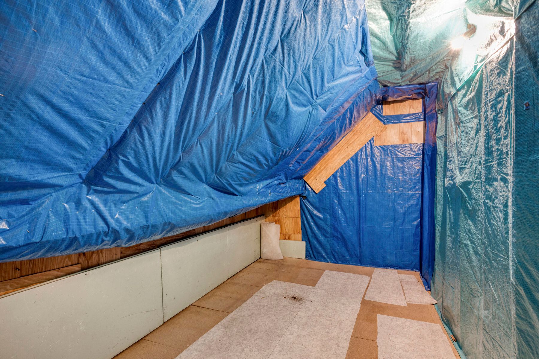 Charmante te renoveren woning met tuin foto 16