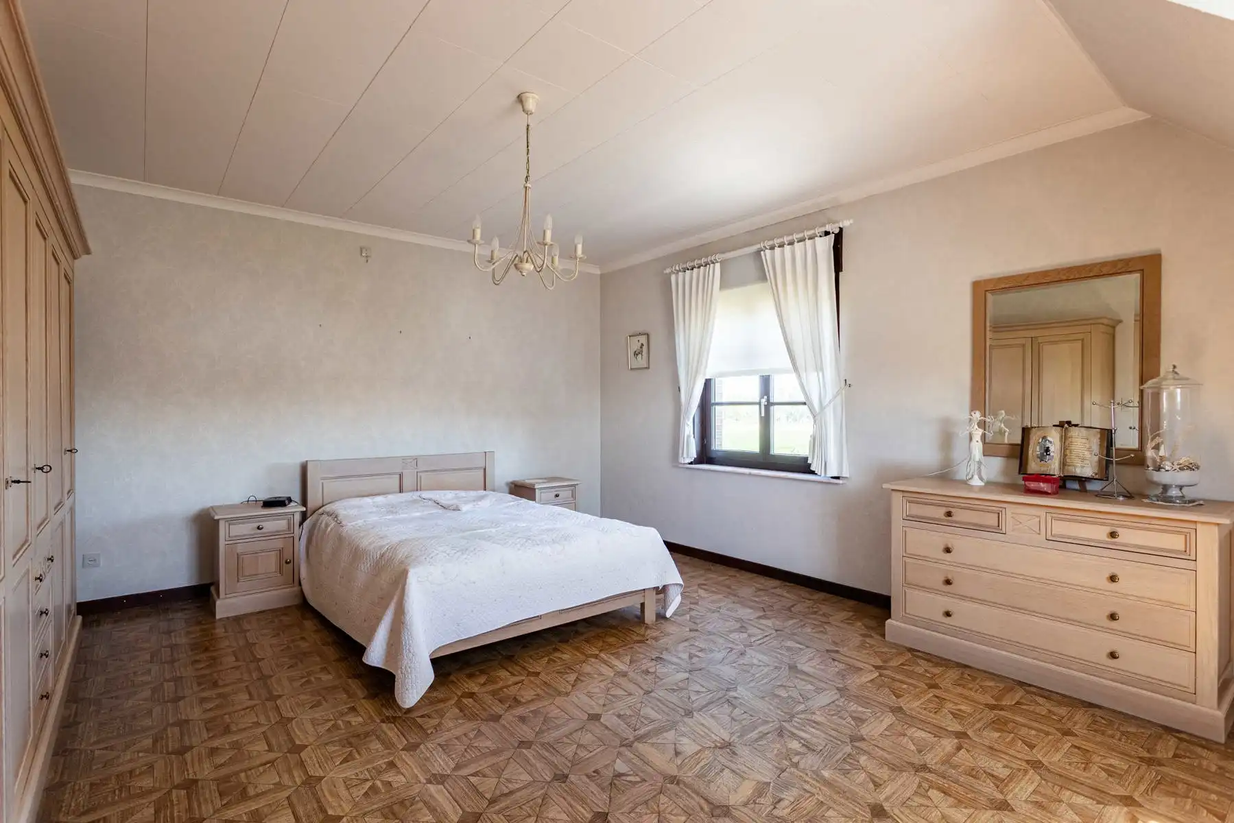Instapklare woning met 4 slaapkamers en tuin te Erpe! foto 14