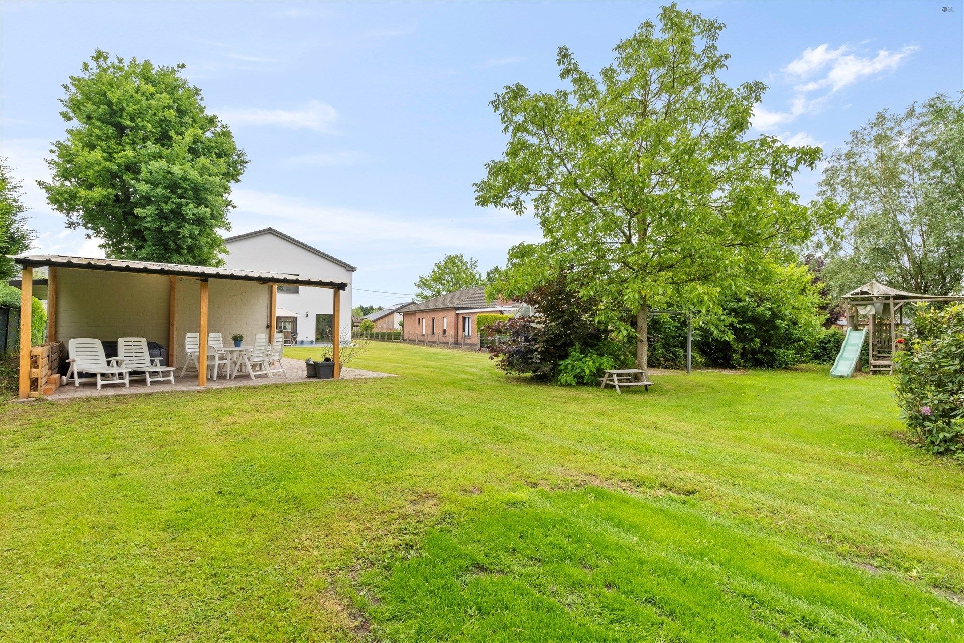 Open bebouwing met 5 slaapkamers op 2.561m² grond foto 27