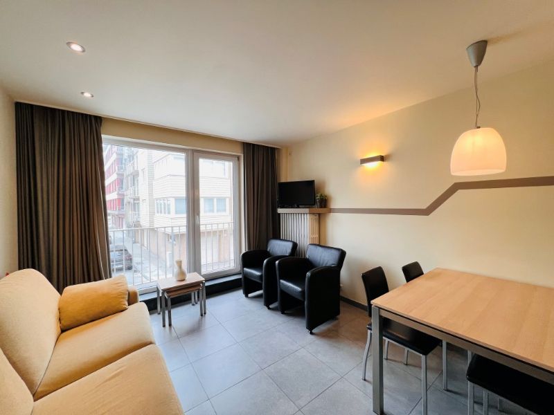 Gerenoveerd appartement met 2 slaapkamers, vlakbij de zeedijk van Wenduine foto {{pictureIndex}}