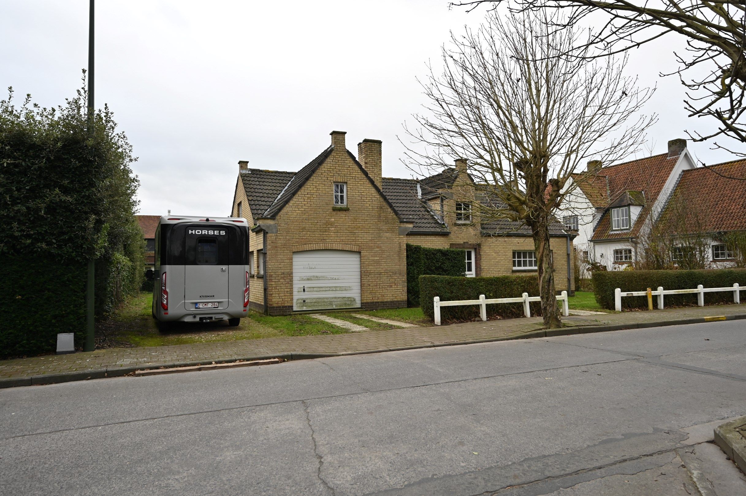 Rustig gelegen villa  op een prachtig perceel van 937 m² in een residentiële wijk vlakbij de invalswegen en op enkele minuten rijden van het centrum van Knokke  foto 3