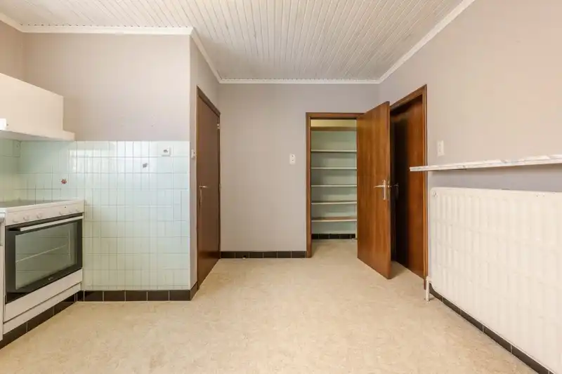 Alleenstaande gelijkvloerse woning met tuin, 3 slaapkamers en inpandige garage centrum wakken TE KOOP foto 10