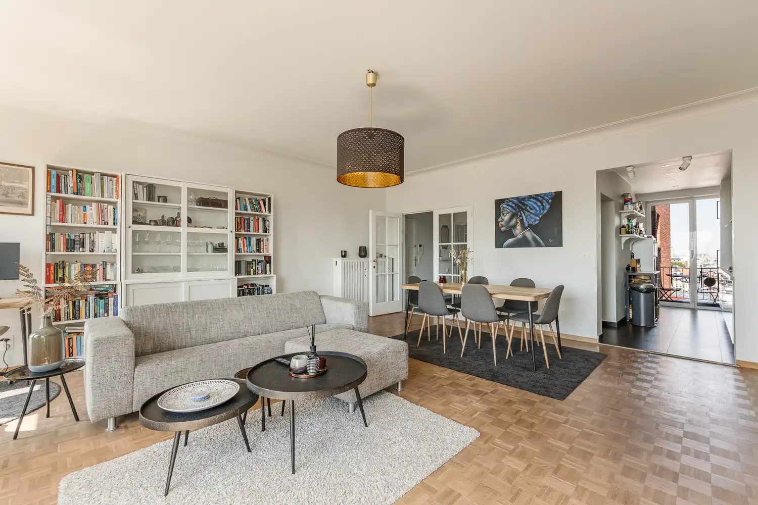 lichtrijk appartement met terras op de hoogste verdieping foto 2