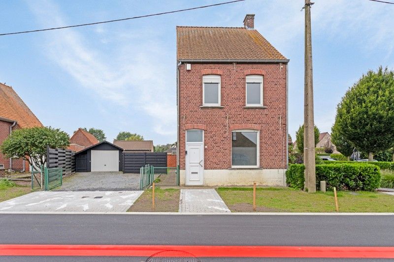 Moderne, volledig gerenoveerde woning met 3 slaapkamers en tuin TE KOOP in Astene! foto 1