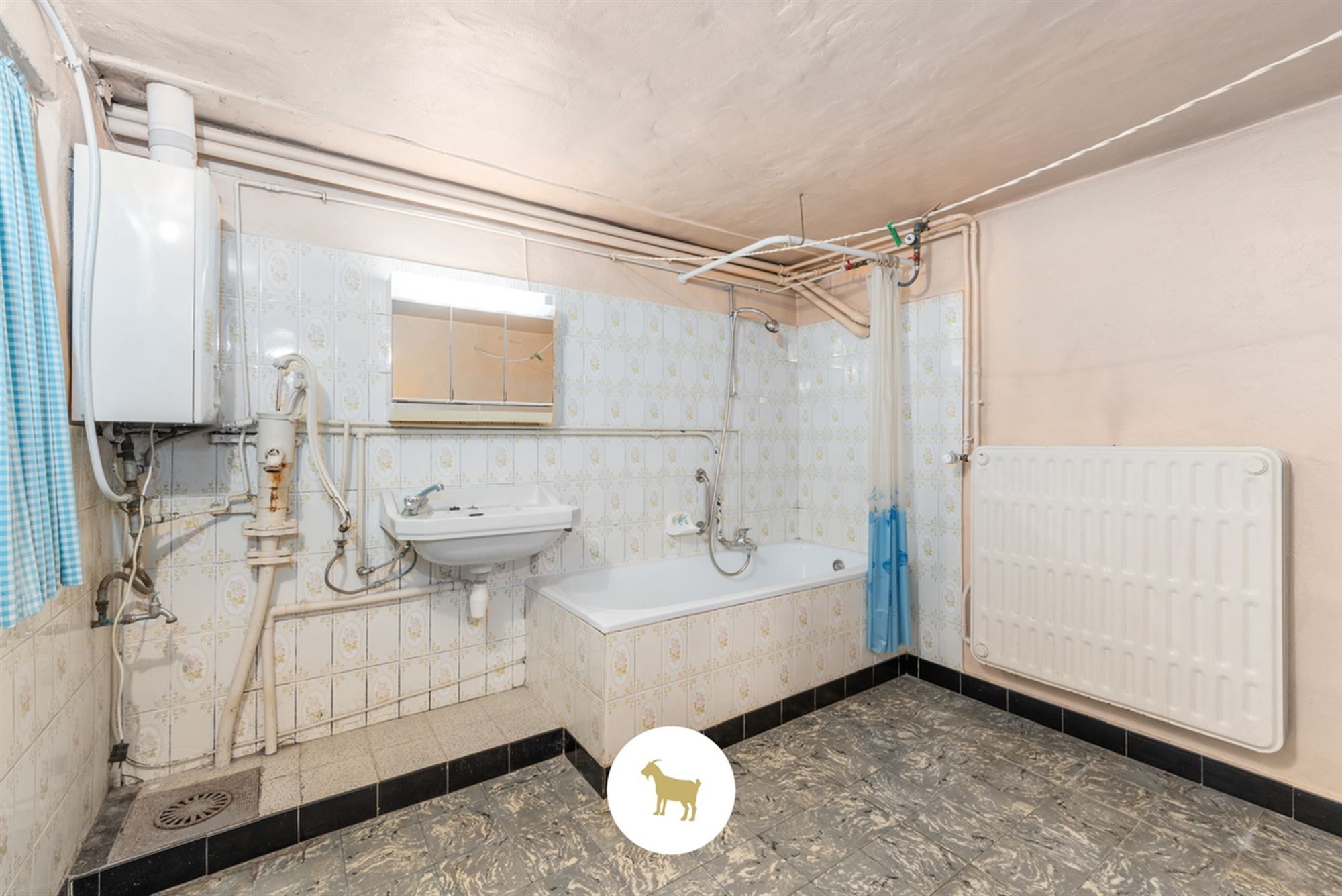 Te renoveren HALFOPEN WONING met 3 SLAAPKAMERS en GARAGE op een ruim PERCEEL GROND van 843m² foto 12