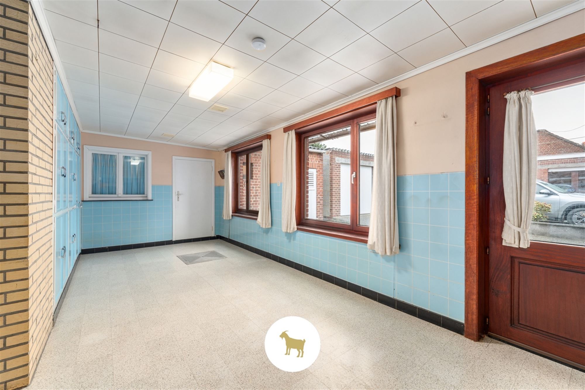 Te renoveren HALFOPEN WONING met 3 SLAAPKAMERS en GARAGE op een ruim PERCEEL GROND van 843m² foto 12