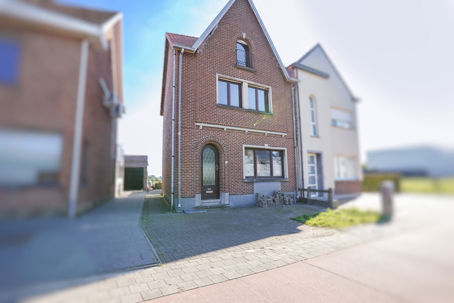 Gunstig gelegen, verder te renoveren HOB-woning te Londerzeel St-Jozef foto 1