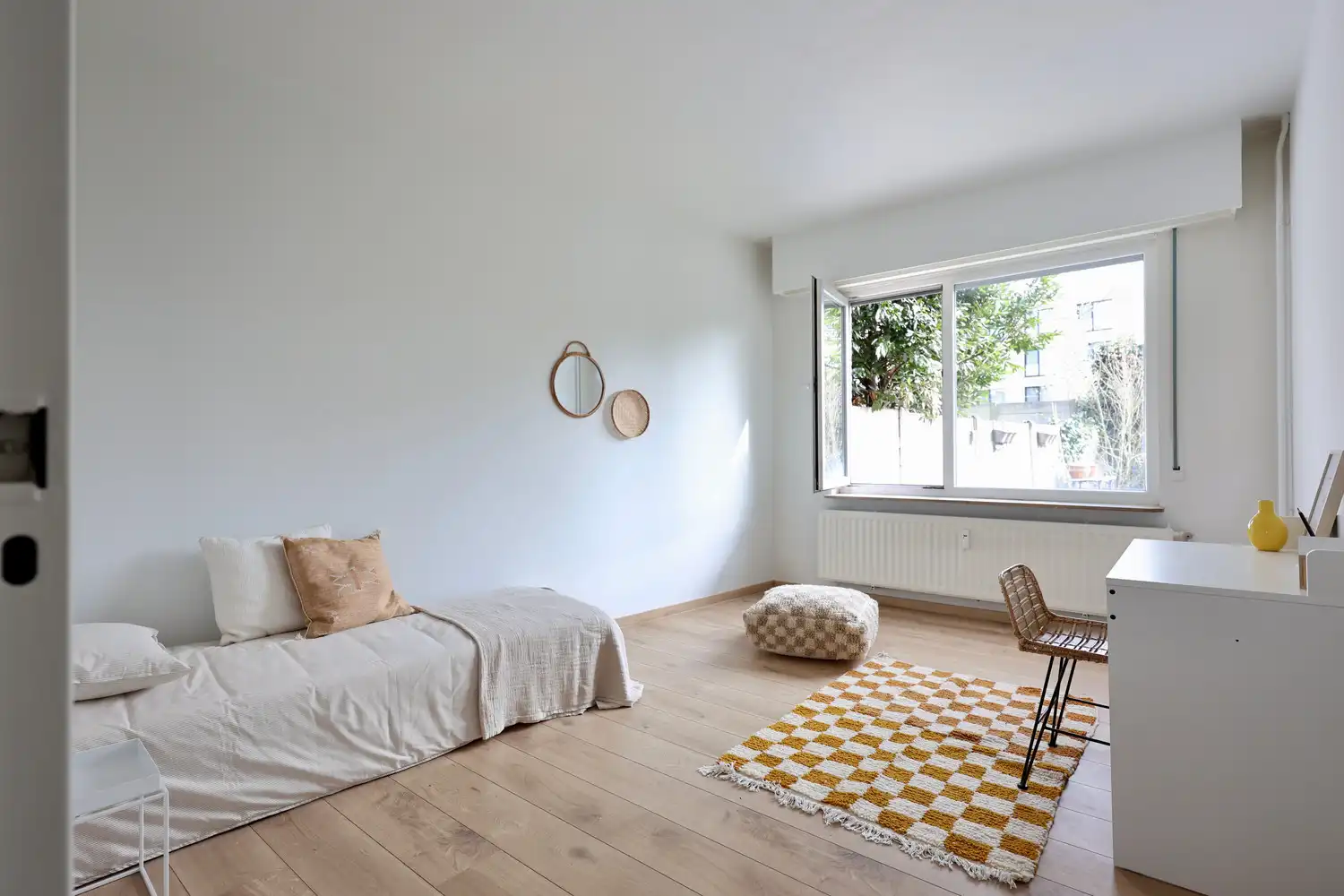 Instapklaar appartement met 2 ruime slks, tuin en parking! foto 29