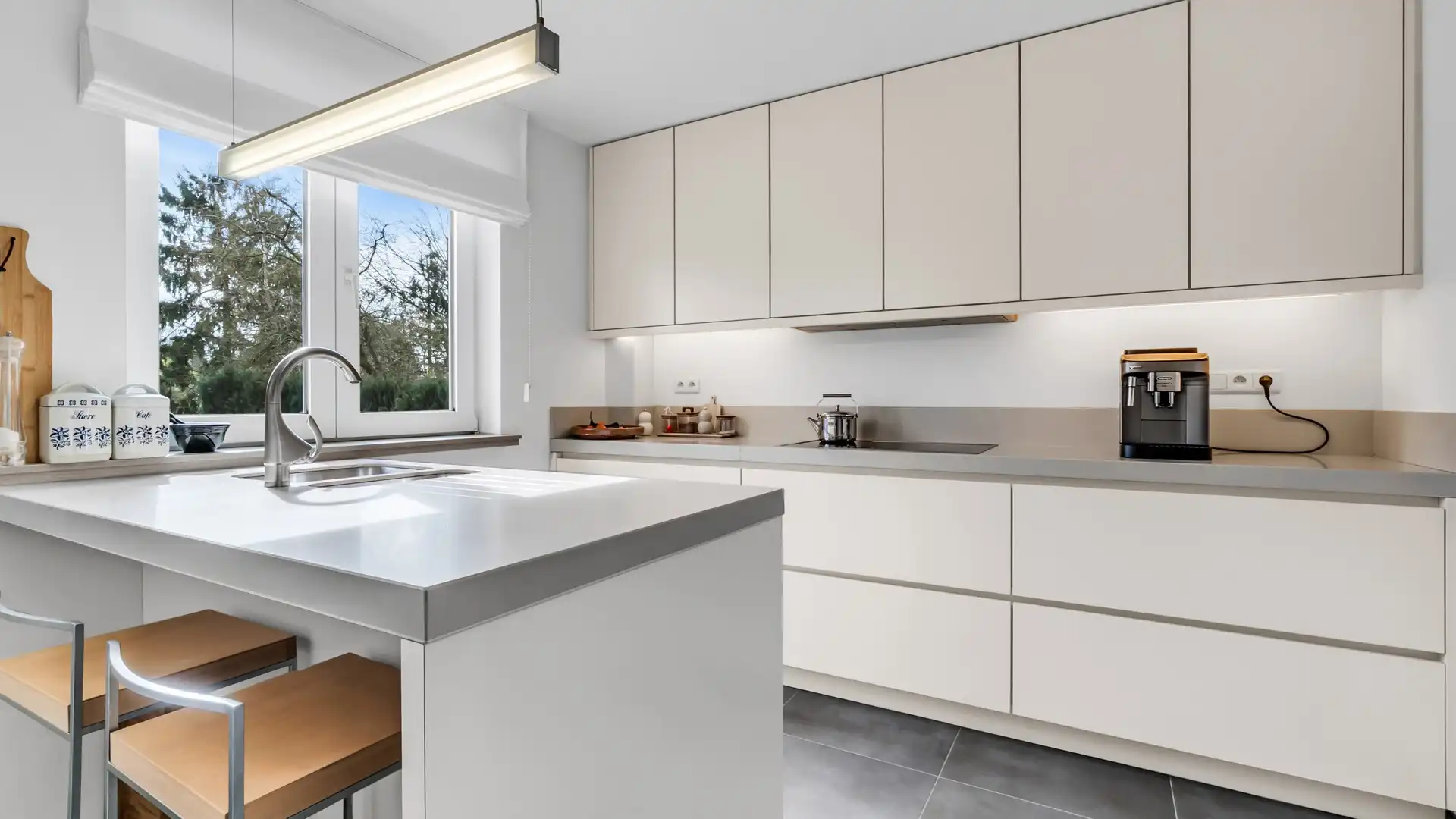 Gerenoveerd en lichtrijk appartement met 2 slkprs in As foto 6