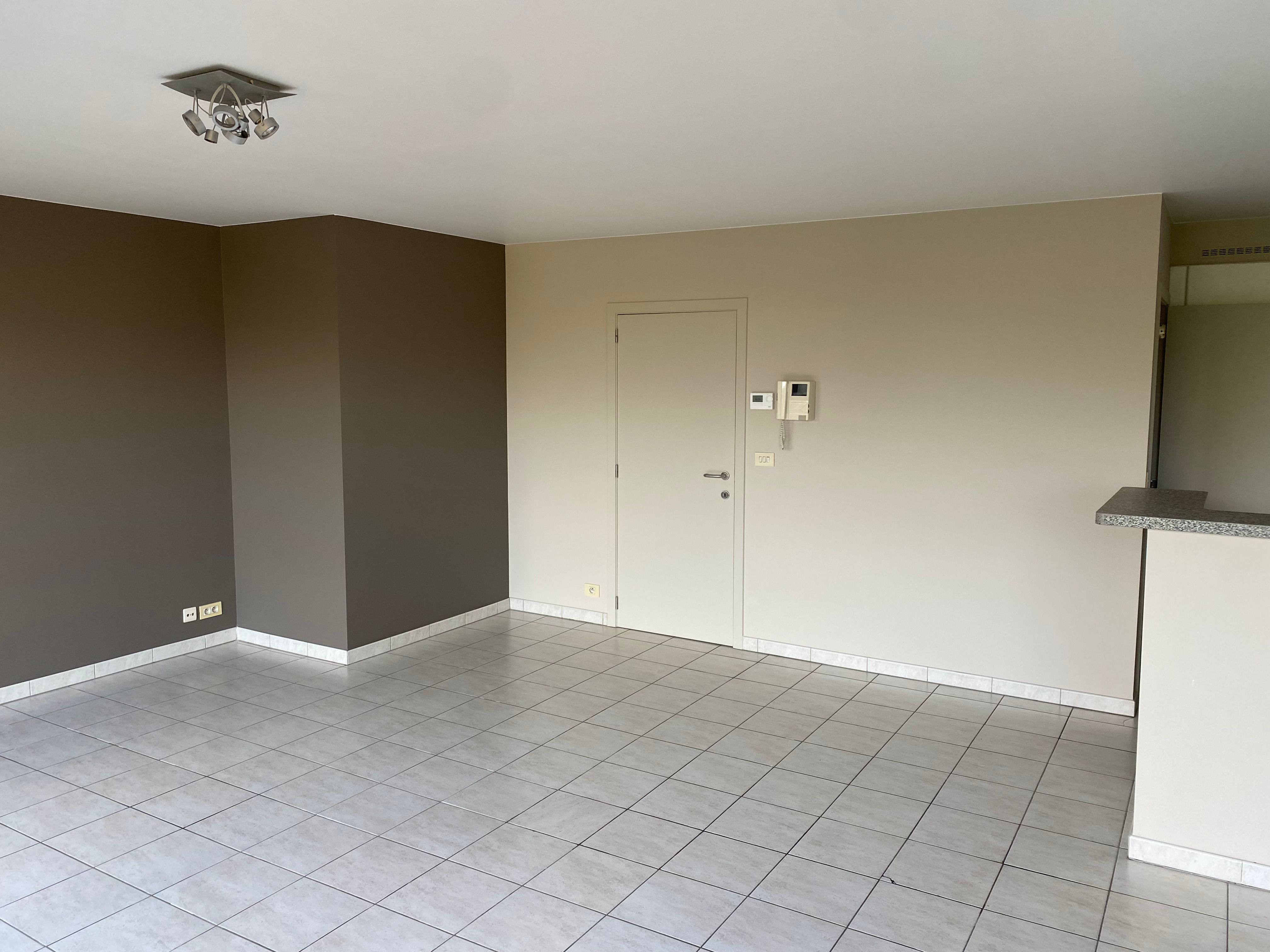 Instapklaar 2-slpk APPARTEMENT + GARAGE foto 10