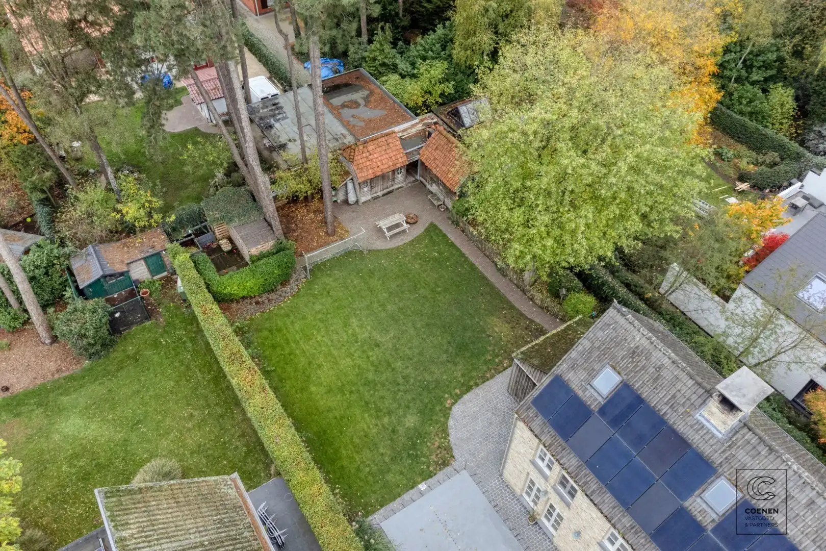 Prachtige woning met een bew. opp. van 302 m², 6 slpk, 3 bk en prachtige tuin met zwembad  foto 36