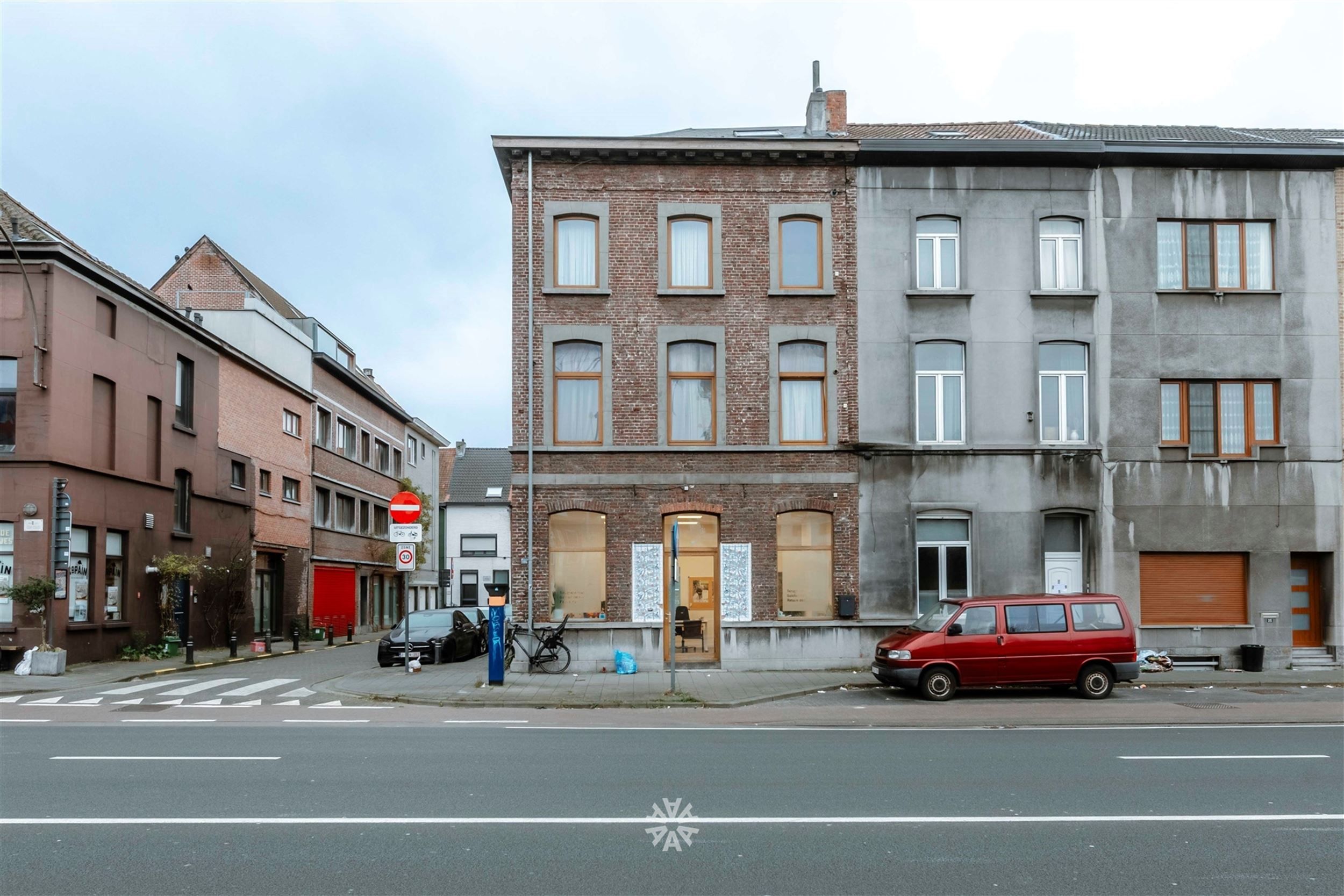 Opbrengsteigendom  met handelsgelijkvloers en 2 appartementen nabij Gent Dampoort foto 15