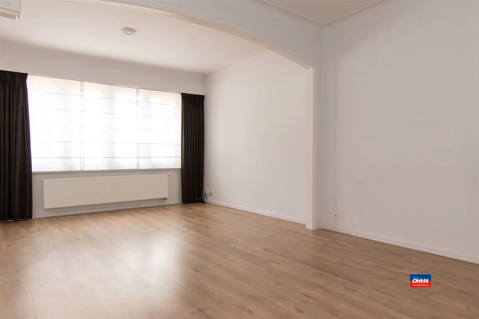 Sfeervol gerenoveerd gelijkvloers appartement met mooie tuin foto 7