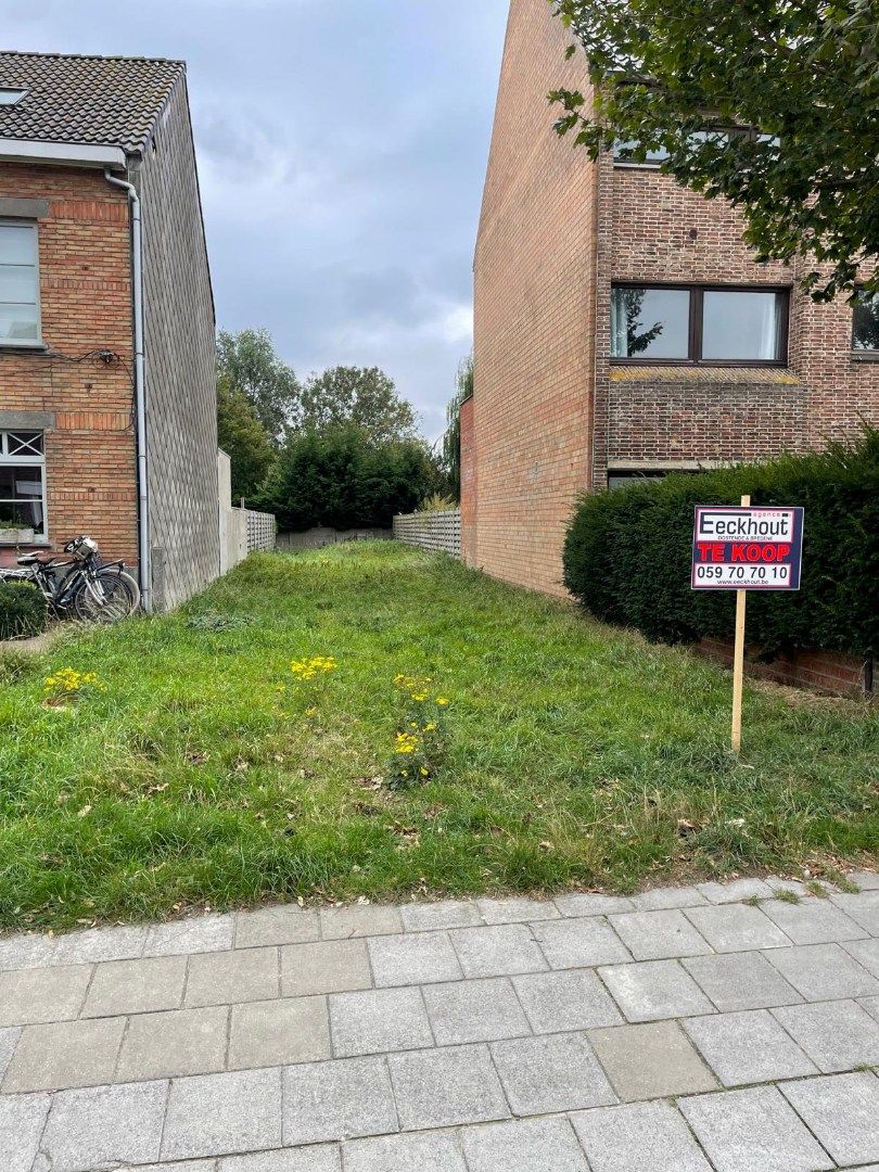 Gunstig gelegen, diep perceel bouwgrond te Bredene. foto {{pictureIndex}}