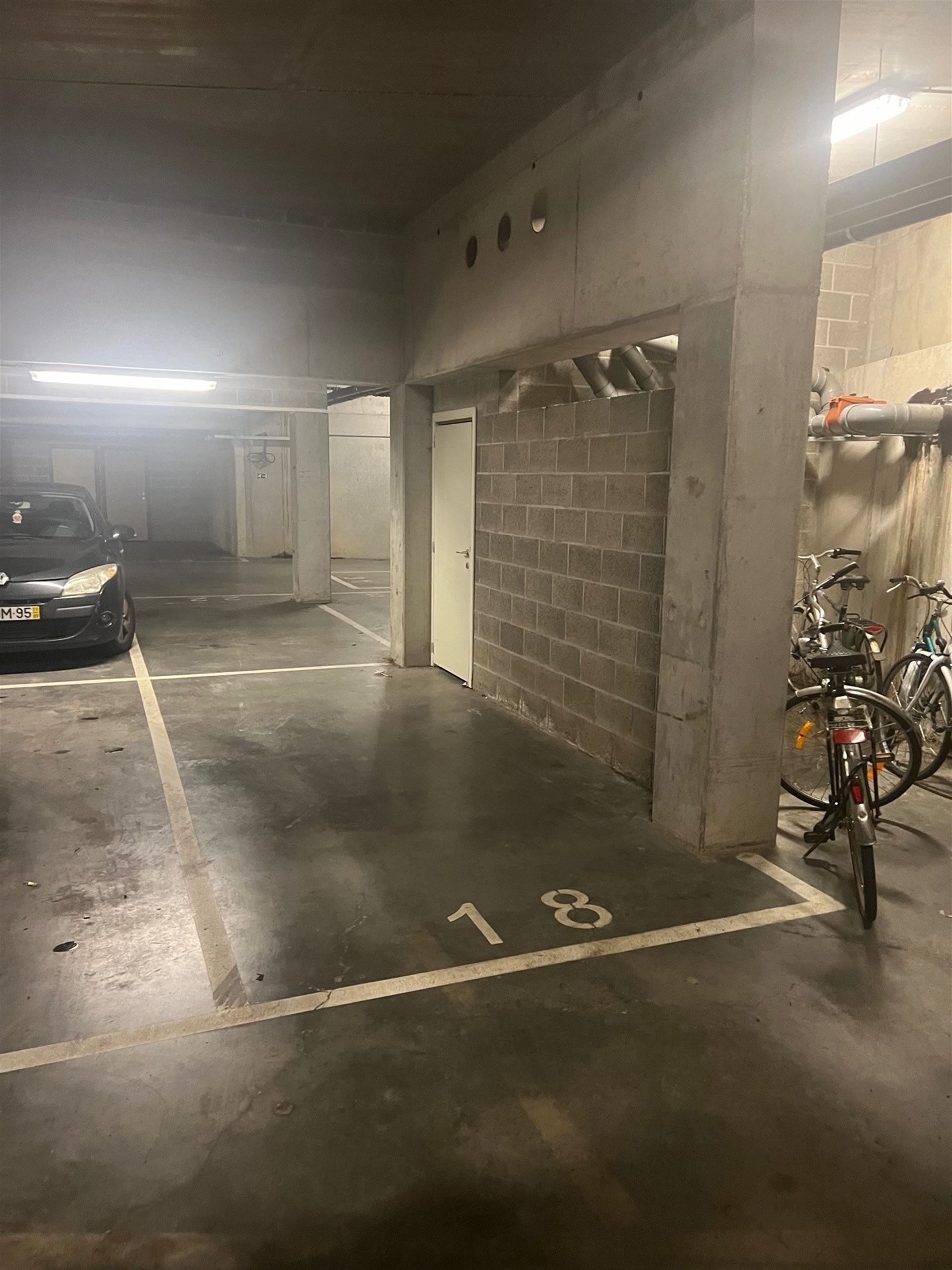 LOT VAN 4 PARKINGPLAATSEN foto 5