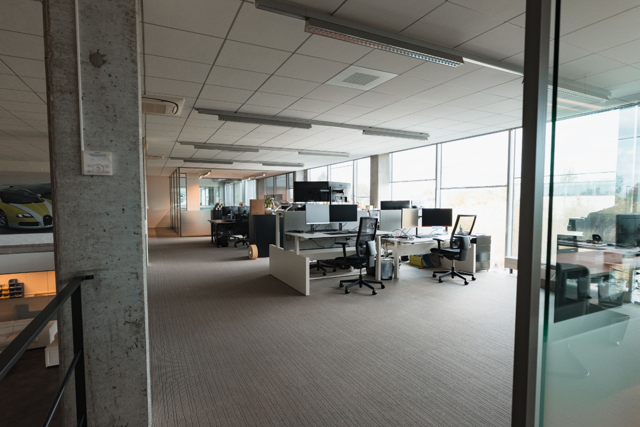 Modern bedrijfsgebouw langs E17 in Zwijndrecht foto 22