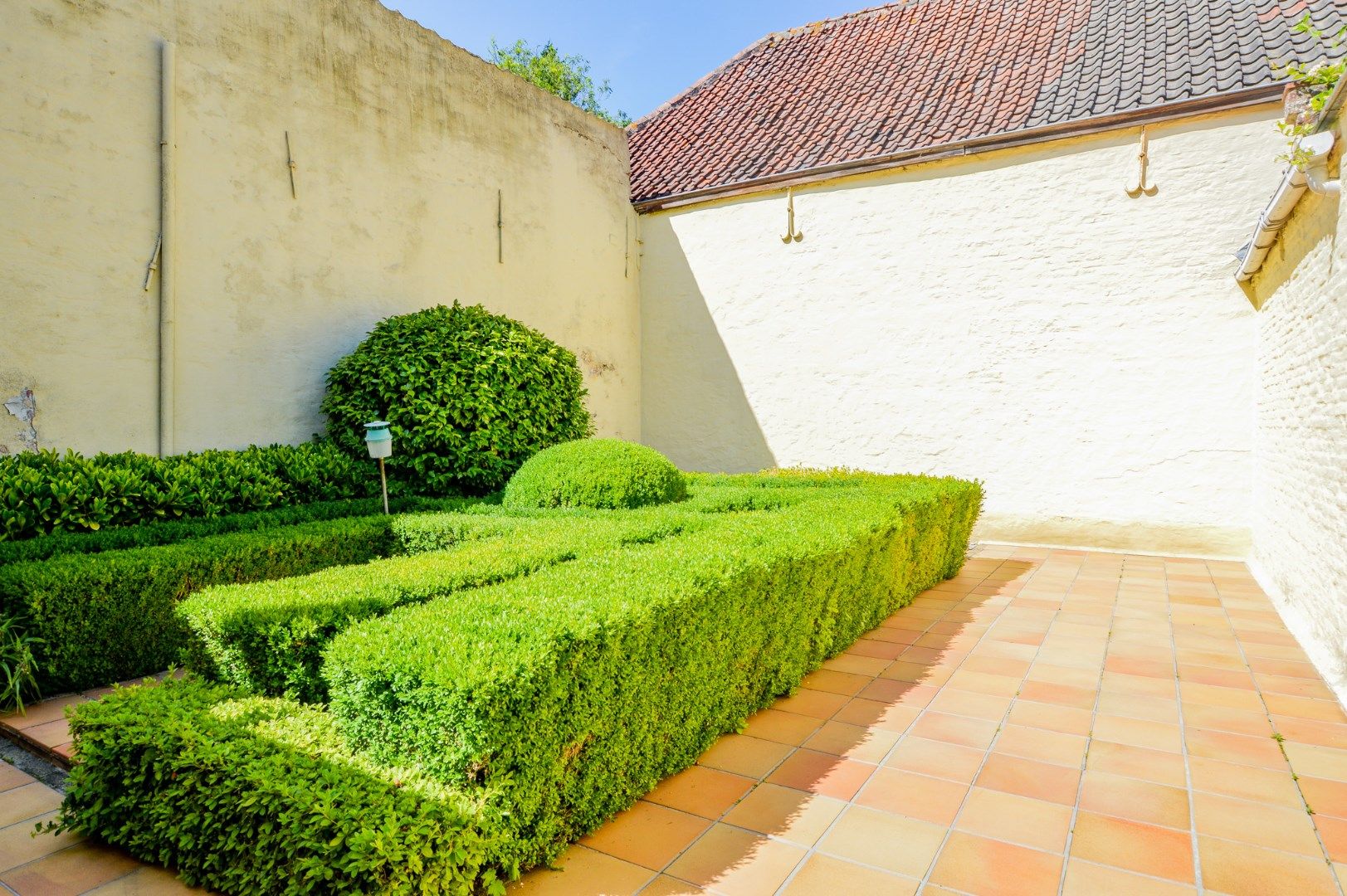 Ruime rijwoning op toplocatie in de Brugse binnenstad foto 2