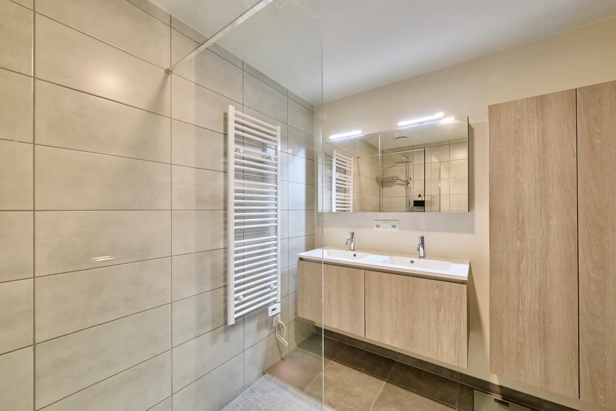 Mooi ruim gelijkvloers nieuwbouw appartement met tuintje ! foto 12