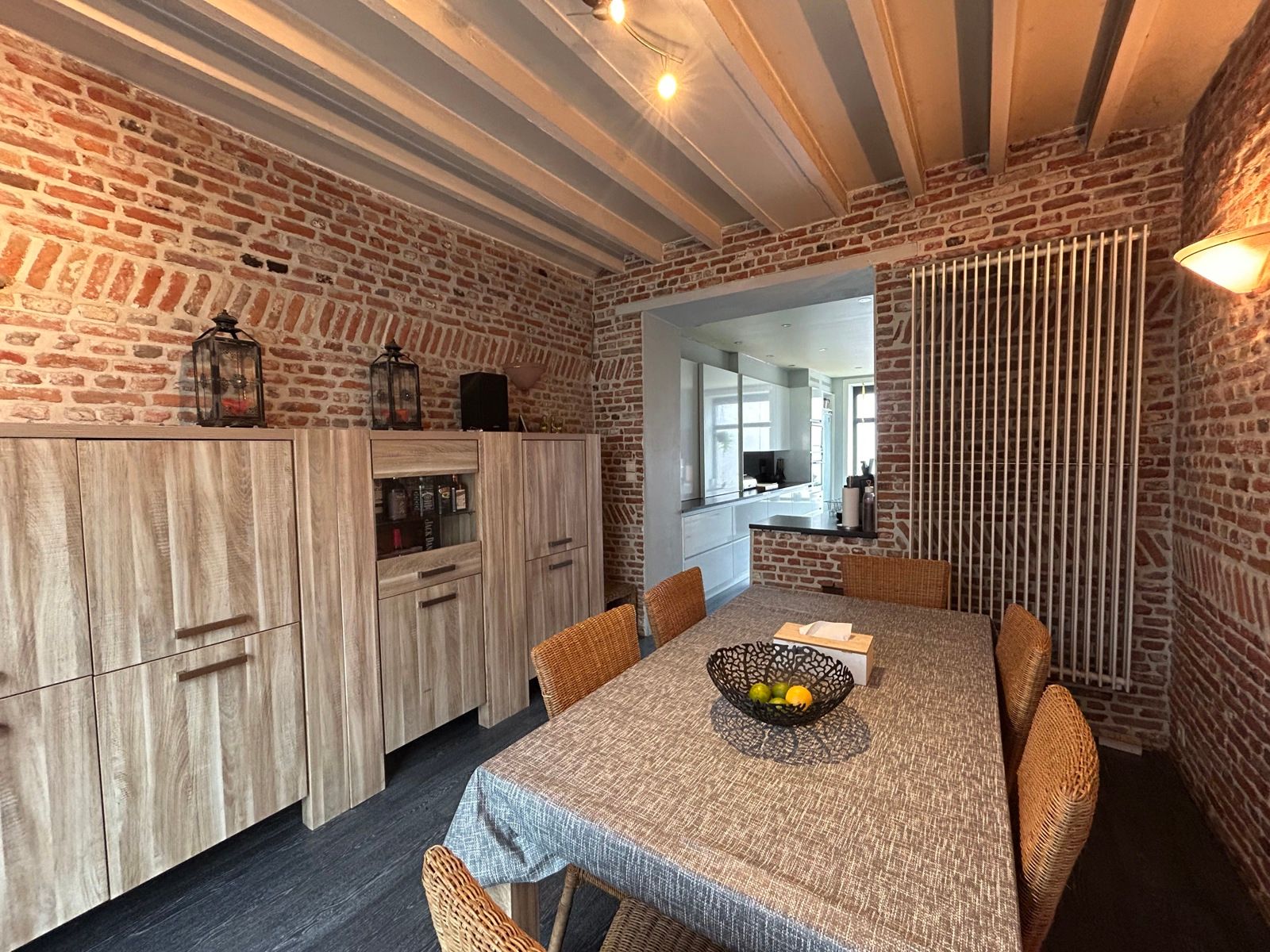 Op te frissen/ te renoveren woning nabij verbindingswegen foto 4