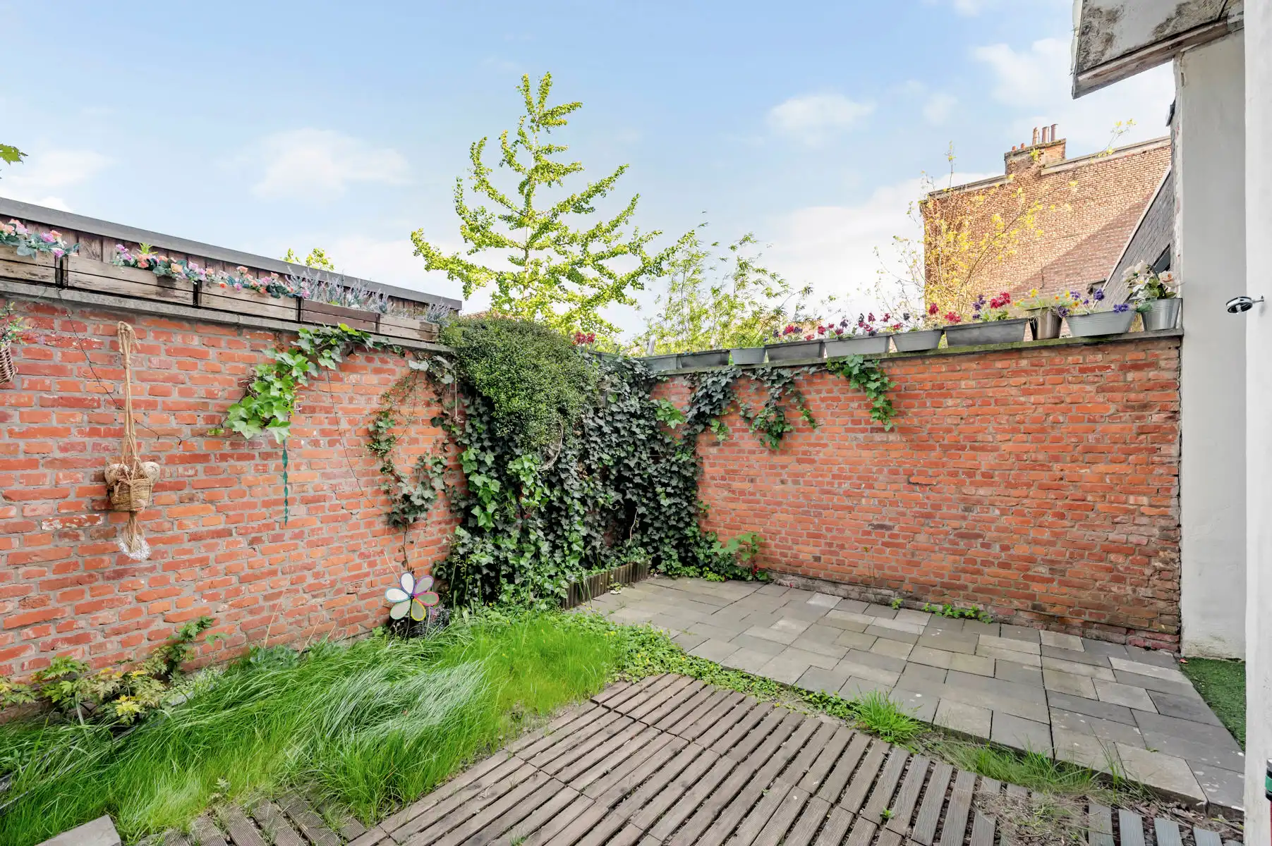 Verhuurde opbrengsteigendom met 4 appartementen foto 8