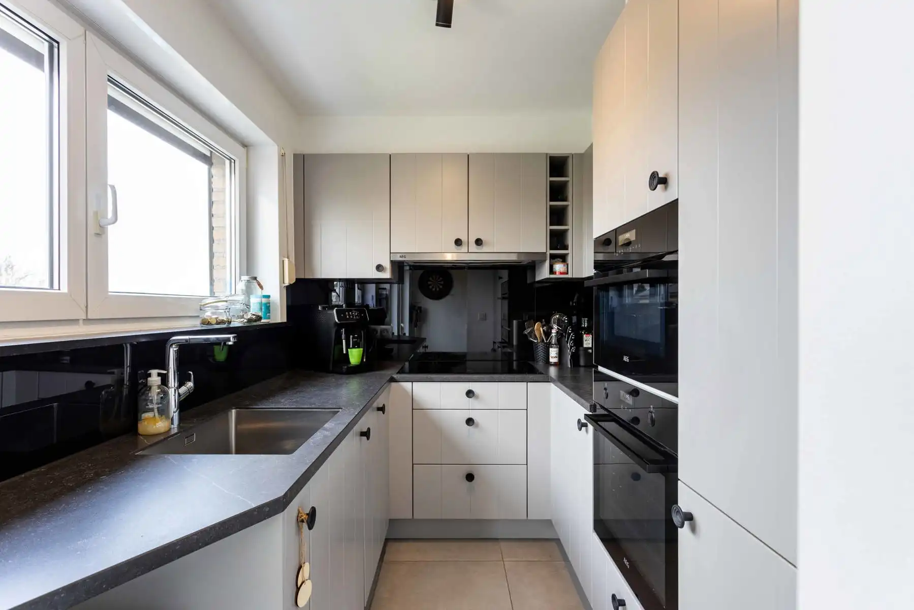 Gerenoveerde bel-etage woning met garage in rustige woonwijk. foto 11