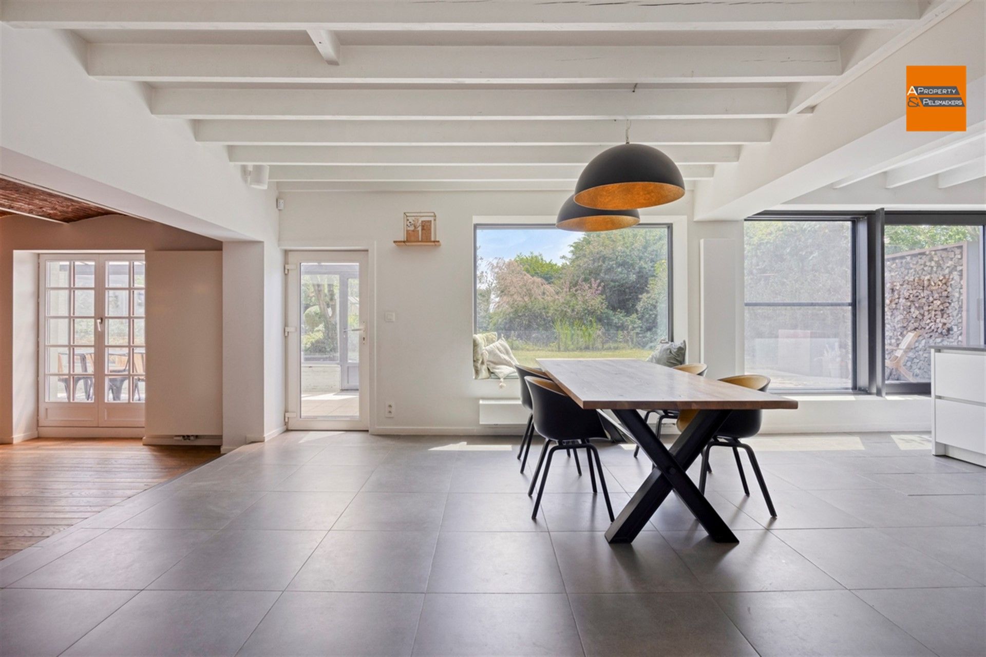 BOD AANVAARD Eigendom met karakter, 4 slpks en prachtige tuin foto 4