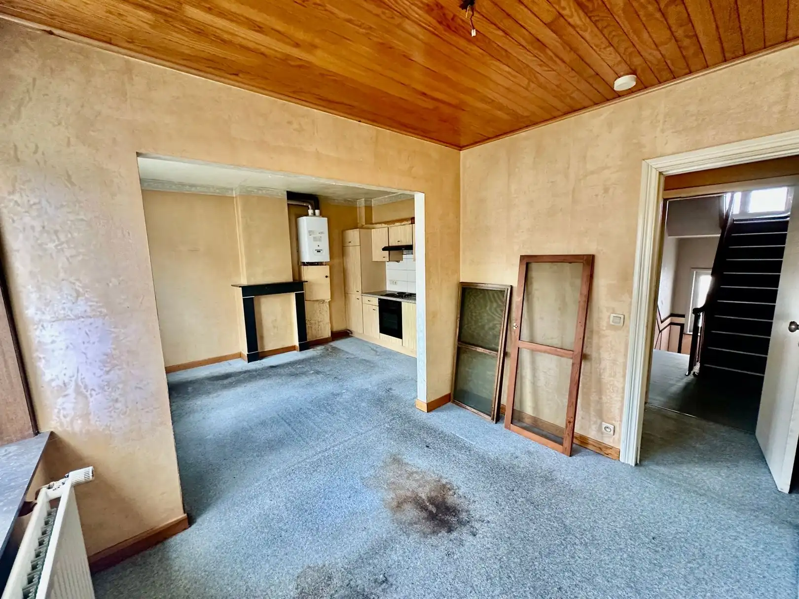 Te renoveren woning met garage foto 5
