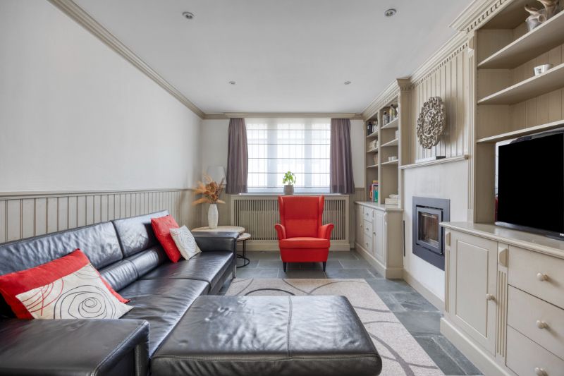 Karaktervolle woning met grote tuin en achteruitweg foto 15