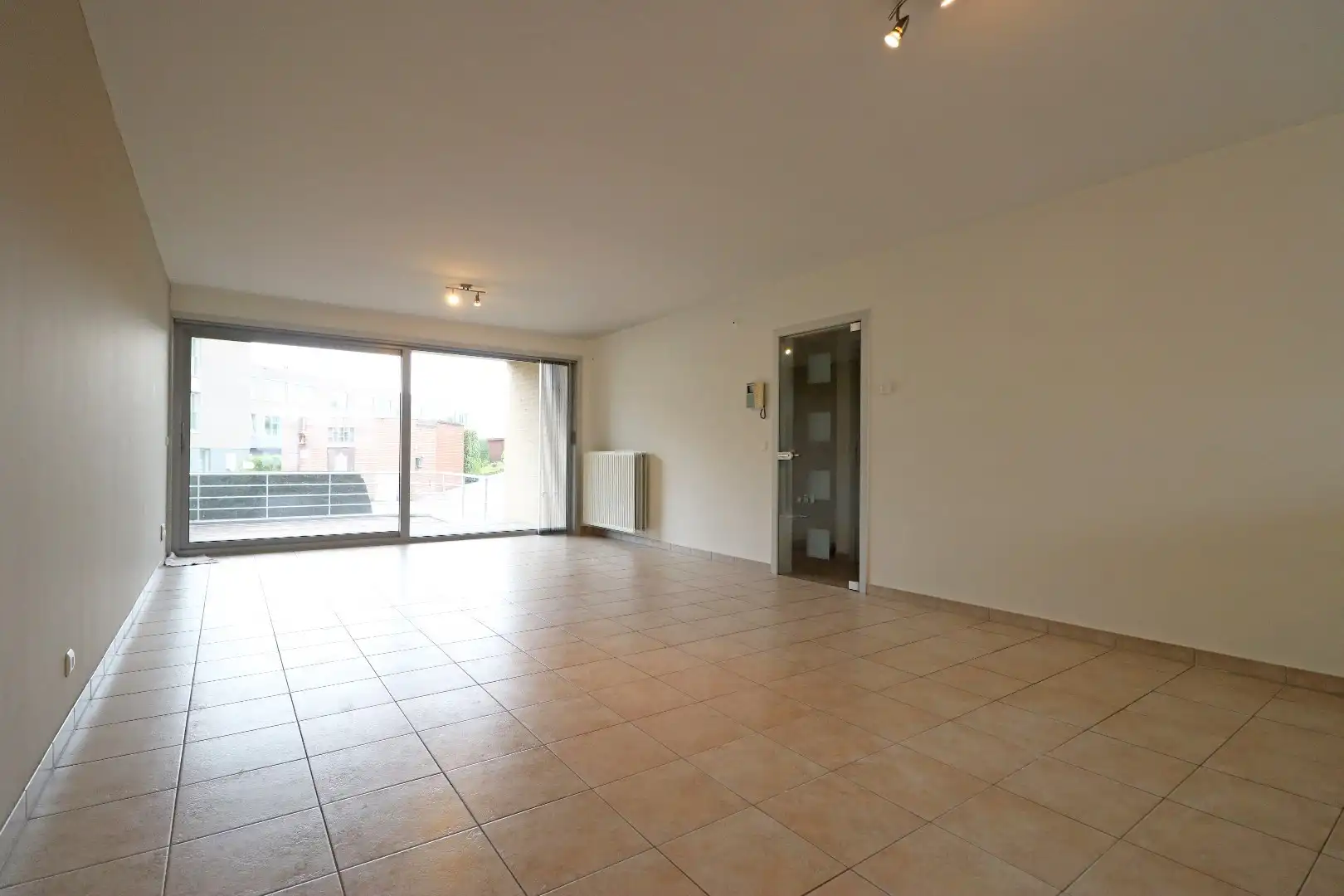 Verzorgd appartement met autostaanplaats foto 3