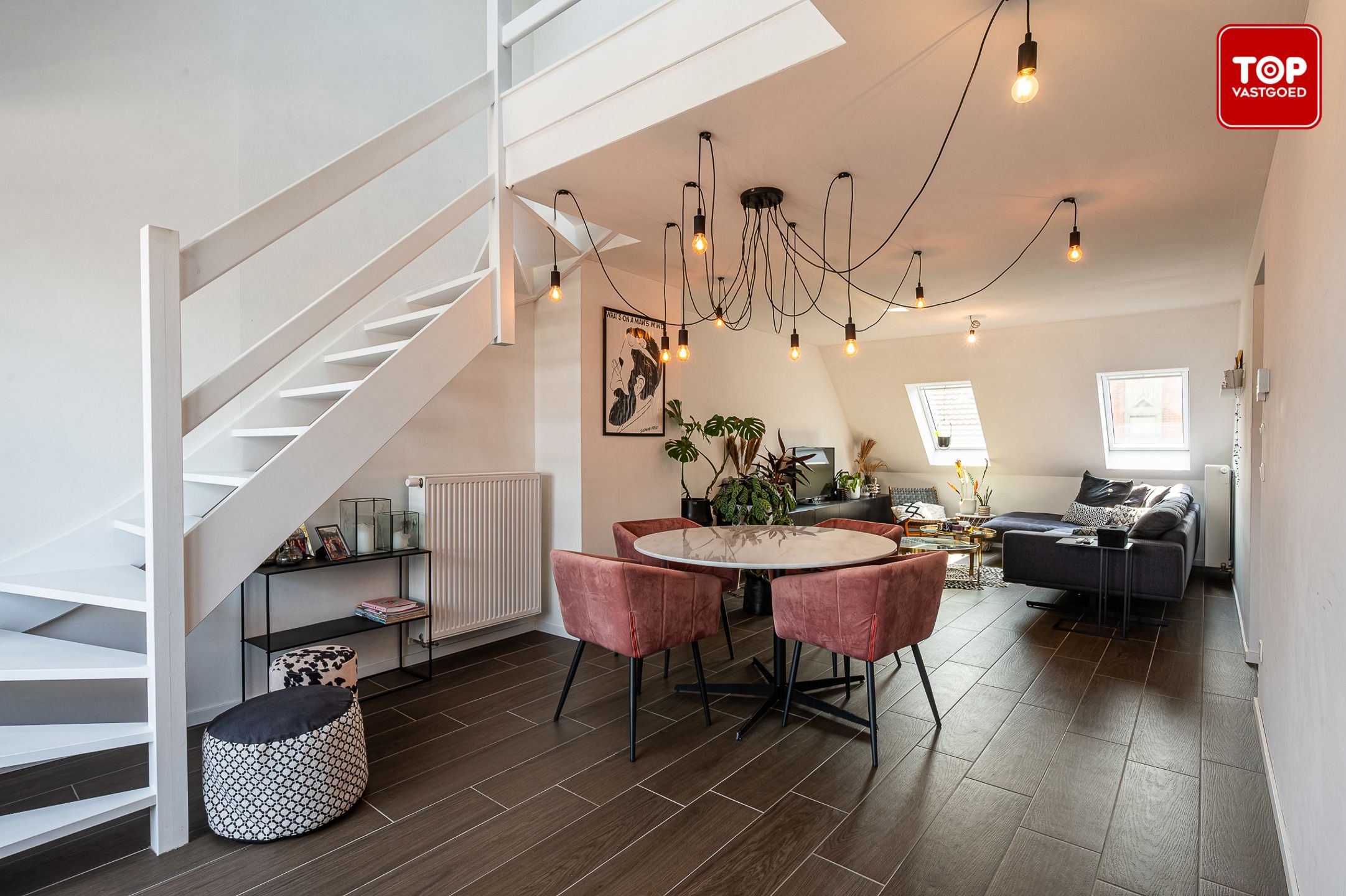 Instapklaar appartement (2019) met 2 slaapkamers en terras. foto {{pictureIndex}}