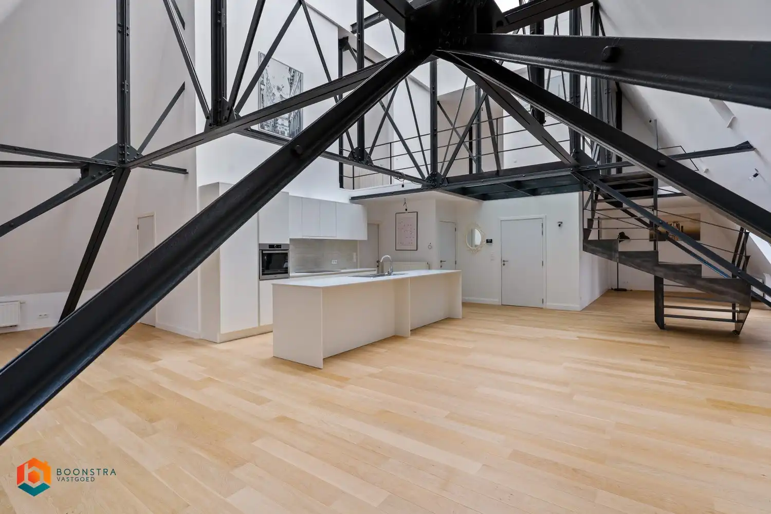 Ruimtelijke industriële loft (+/- 194 m²) met 3 slpkrs foto 2