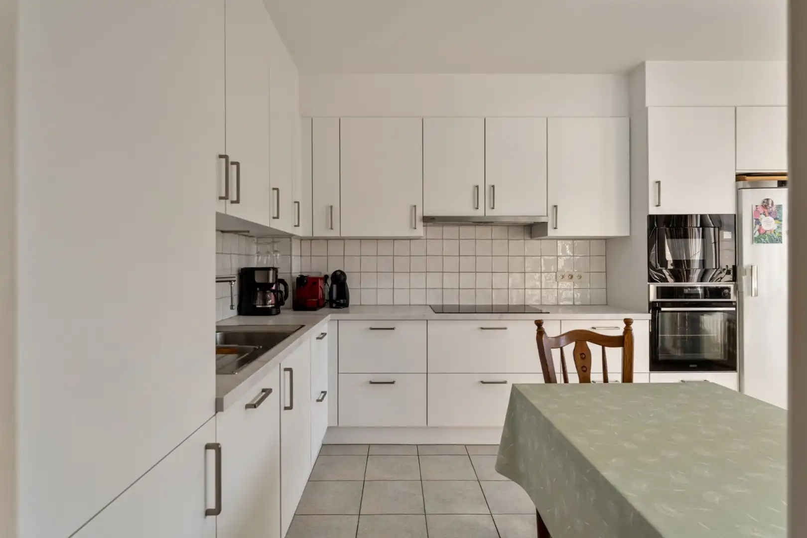 Ruim en centraal gelegen appartement, 2 slpk, met terras en garage foto 9