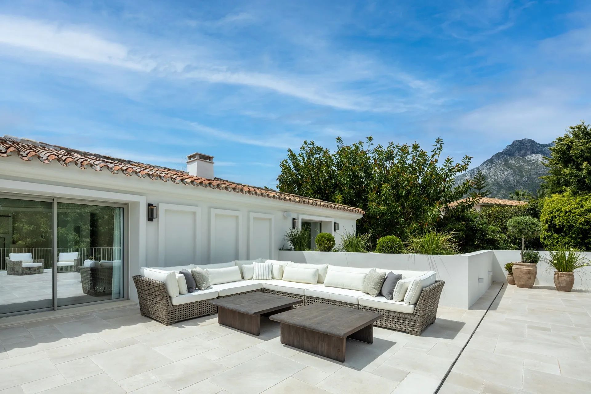 Iconische villa in Marbella’s toplocatie – instapklaar meesterwerk met tennisbaan, spa en cinema foto 20