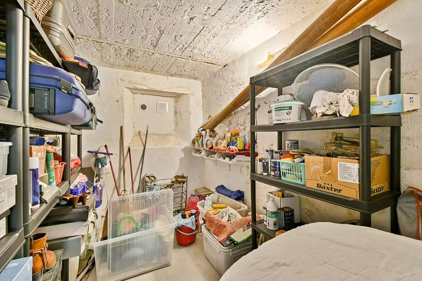 Instapklaar gelijkvloers appartement met privatieve toegang, garage, zonnige tuin en terras nabij zee foto 18