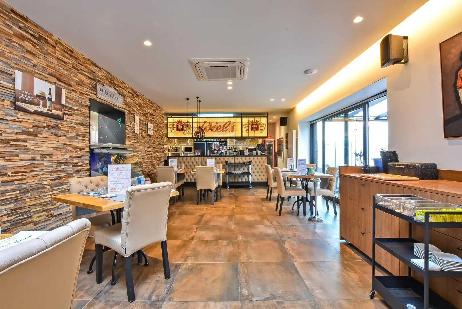 HUUR-KOOP: Restaurant 'De Haven' volledig gebouw met mogelijheden vlakbij de kaai gelegen op 313 m². foto 8