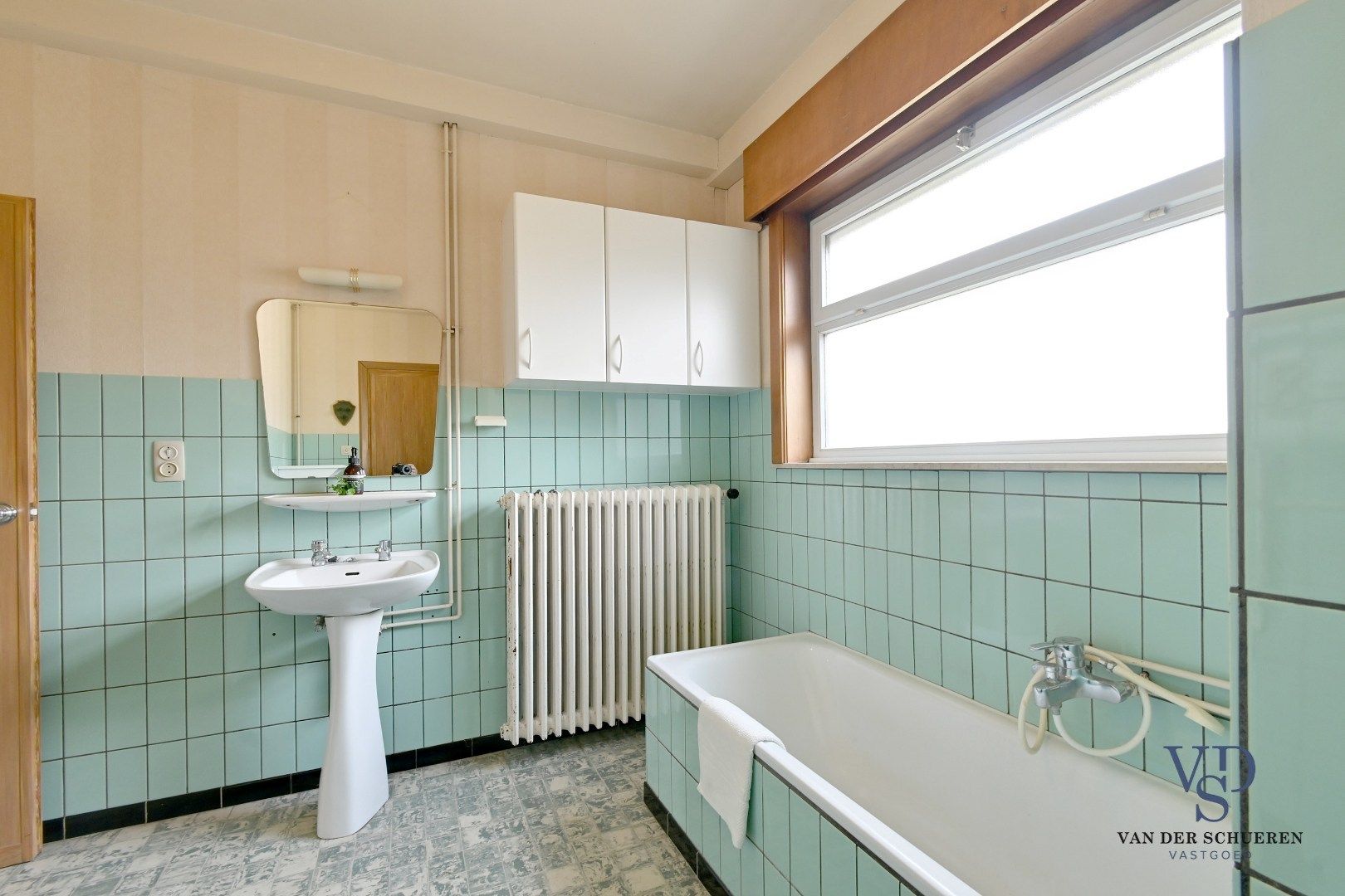 Te renoveren bungalow op een perceel van ca. 2.840 m² foto 15