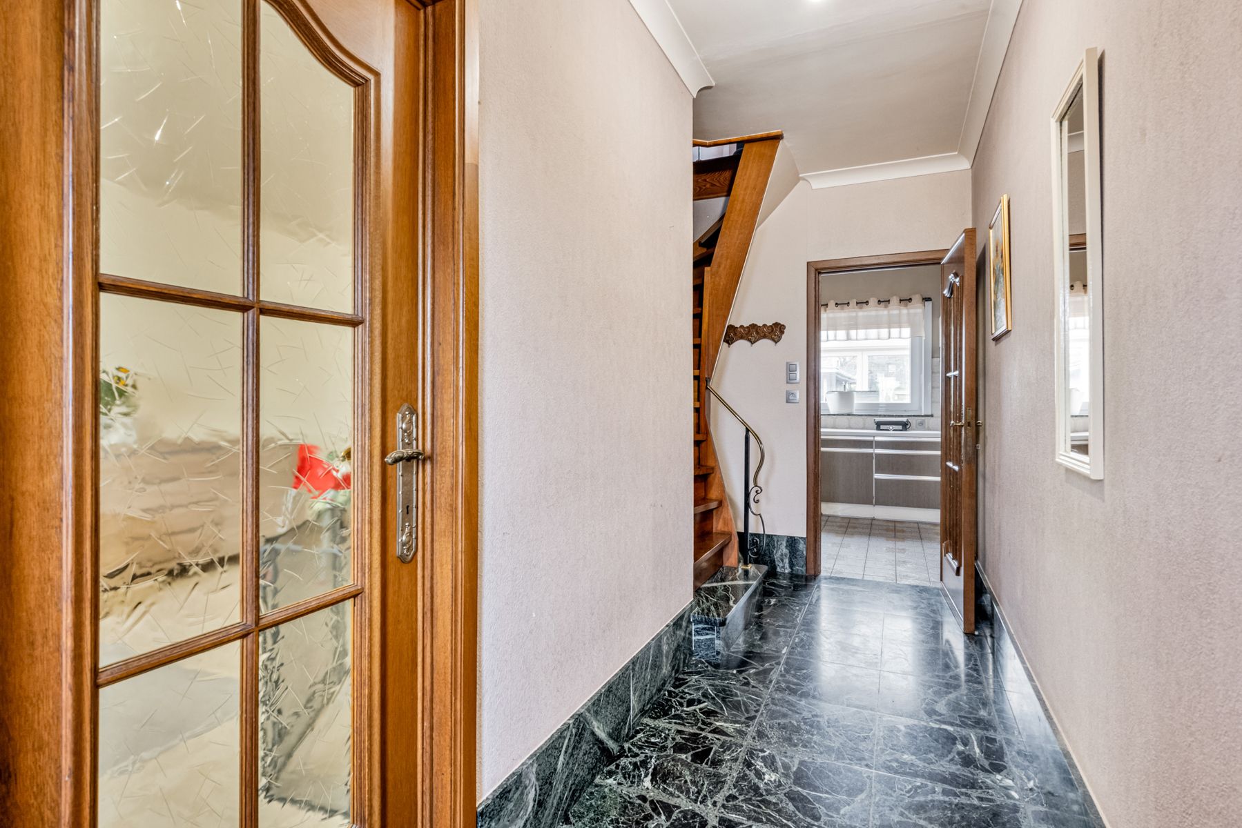 Instapklare halfopen bebouwing met 4 slaapkamers foto 4