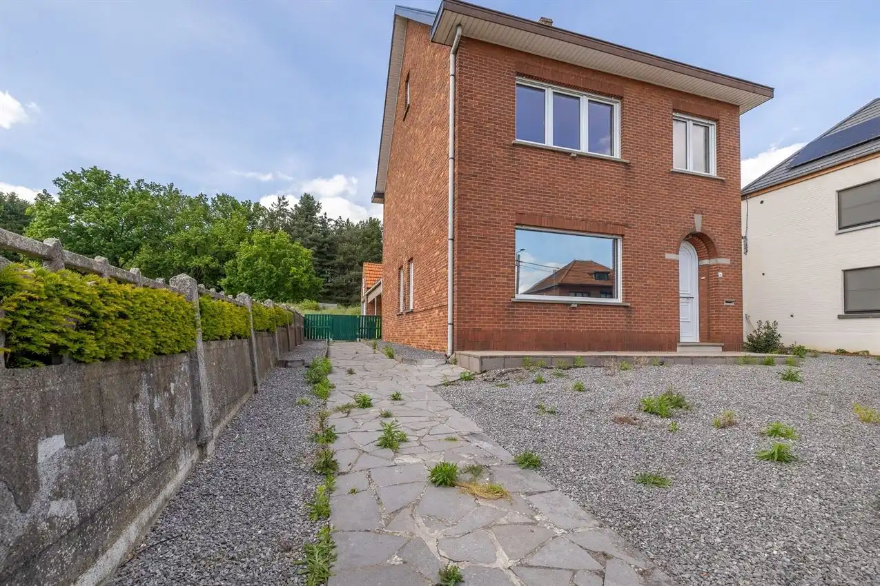 Karaktervolle woning met grote tuin, bijgebouwen en uitbreidbaar zoldervolume op een verrassend diep perceel foto 40